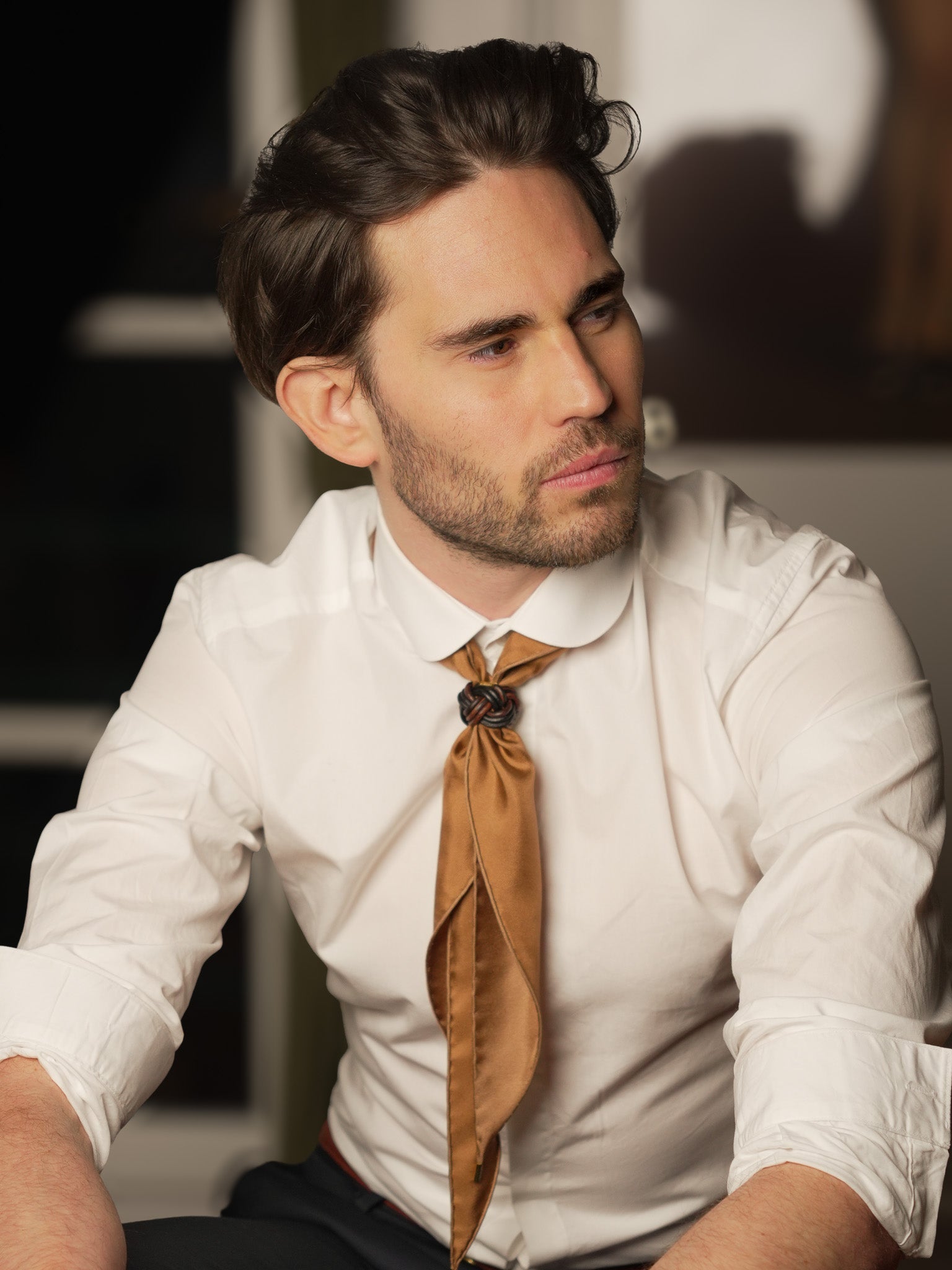 Pourquoi le foulard peut remplacer la cravate aujourd’hui